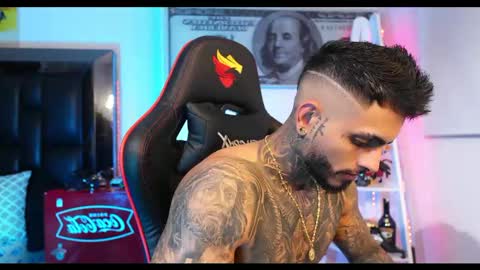 logan_hugh8 online show from 21, 2, 2025