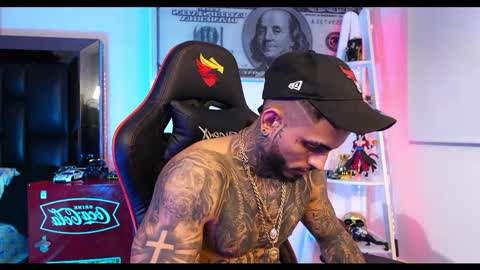 logan_hugh8 online show from 28, 2, 2025