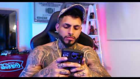 logan_hugh8 online show from 2, 3, 2025