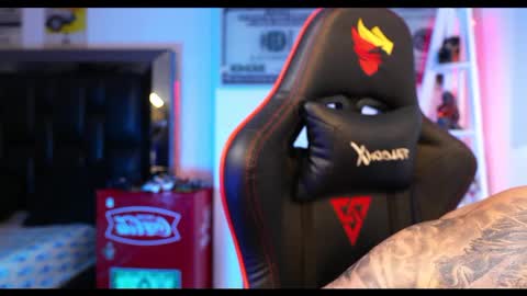 logan_hugh8 online show from 3, 3, 2025