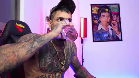 logan_hugh8 online show from 31, 10, 2025