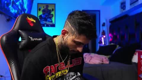 logan_hugh8 online show from 15, 1, 2026