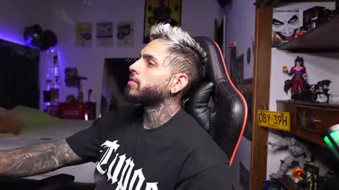 logan_hugh8 online show from 9, 4, 2026