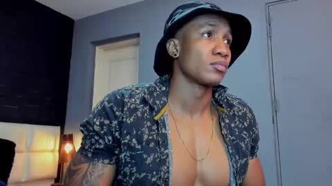 logan_varela online show from 31, 12, 2024