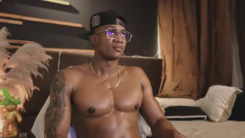 logan_varela online show from 31, 1, 2025