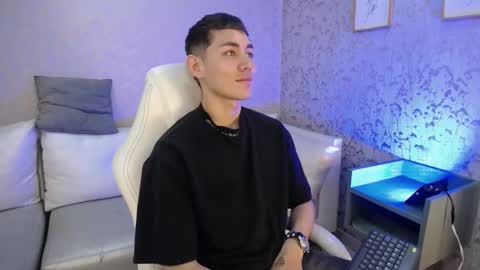 Loganfoster  online show from 14, 12, 2025