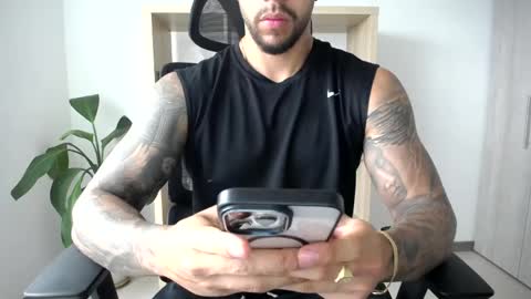 Snapshot of loganhod chatting on 18, 5, 2026 Logan Wolfp online show from 18, 5, 2026