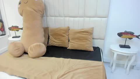 Lola  online show from 12, 10, 2025