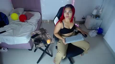 Snapshot of lola_lustrum chatting on 5, 7, 2026 lola_lustrum online show from 5, 7, 2026