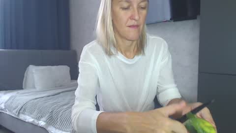 Lola online show from 6, 10, 2025