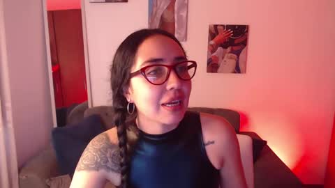 lolaandcamille online show from 27, 2, 2025