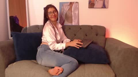 lolaandcamille online show from 10, 3, 2025