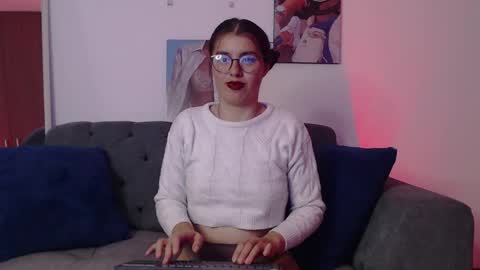 lolaandcamille online show from 11, 3, 2025