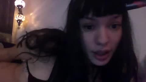 Snapshot of lolaandthegun chatting on 7, 2, 2026 LolaAndTheGun online show from 7, 2, 2026