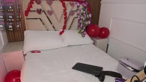 Lola Angel online show from 14, 2, 2025