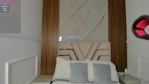 Lola Angel online show from 4, 3, 2025