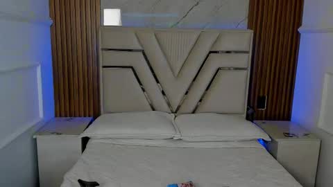 Lola Angel online show from 15, 9, 2025