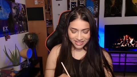 Snapshot of lolaasmith_21 chatting on 14, 5, 2026 lolaasmith_21 online show from 14, 5, 2026