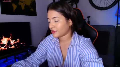 lolaasmith_21 online show from 10, 7, 2026