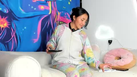  Lola Berry  online show from 23, 6, 2026