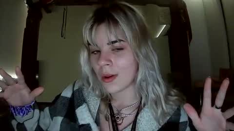 Lola Lixx online show from 15, 12, 2025