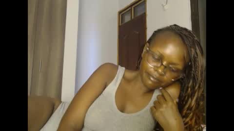 lolamia7 online show from 25, 2, 2025