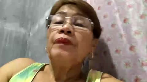 Snapshot of lolamommie chatting on 10, 1, 2025 tey online show from 10, 1, 2025