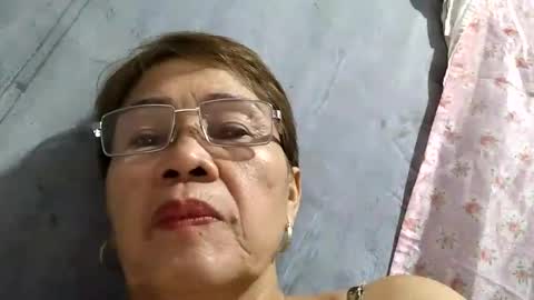 Snapshot of lolamommie chatting on 11, 1, 2025 tey online show from 11, 1, 2025