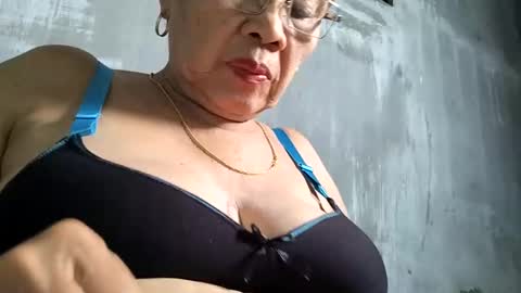 Snapshot of lolamommie chatting on 23, 2, 2025 tey online show from 23, 2, 2025