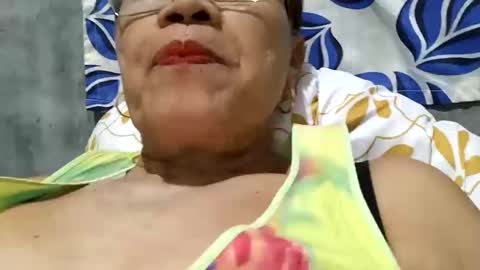 Snapshot of lolamommie chatting on 6, 3, 2025 tey online show from 6, 3, 2025