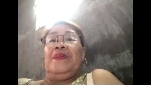 Snapshot of lolamommie chatting on 1, 10, 2025 tey online show from 1, 10, 2025