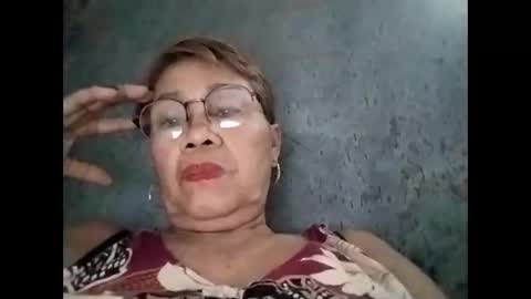 Snapshot of lolamommie chatting on 4, 10, 2025 tey online show from 4, 10, 2025