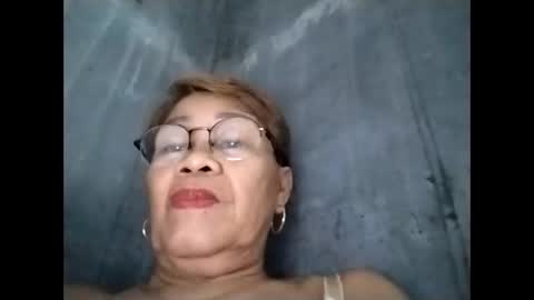 Snapshot of lolamommie chatting on 10, 10, 2025 tey online show from 10, 10, 2025