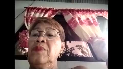 Snapshot of lolamommie chatting on 12, 10, 2025 tey online show from 12, 10, 2025