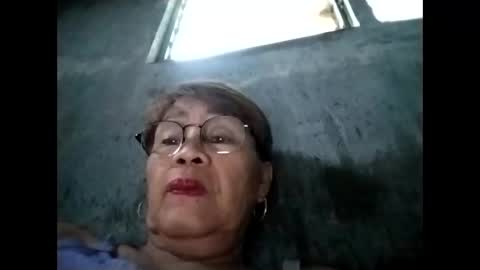Snapshot of lolamommie chatting on 19, 10, 2025 tey online show from 19, 10, 2025