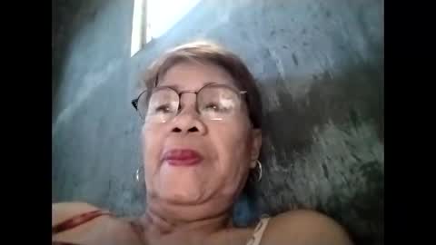 Snapshot of lolamommie chatting on 19, 10, 2025 tey online show from 19, 10, 2025