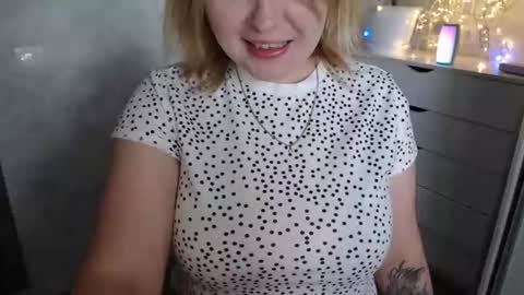 Snapshot of lolamyr chatting on 9, 5, 2026 kiss online show from 9, 5, 2026