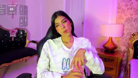 Snapshot of lolapierce chatting on 12, 9, 2025 loli online show from 12, 9, 2025