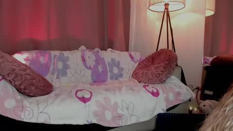 Snapshot of lollypetitte_ chatting on 22, 12, 2025 Lolly online show from 22, 12, 2025