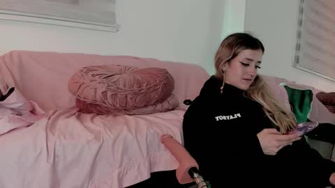 Snapshot of lollypetitte_ chatting on 3, 2, 2026 Lolly online show from 3, 2, 2026