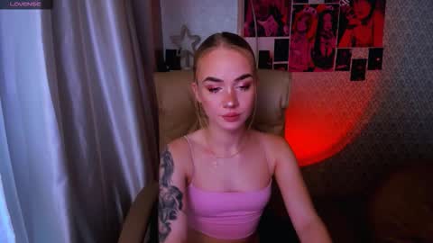 Snapshot of lollyy_baby chatting on 15, 11, 2025 Lollyy baby online show from 15, 11, 2025