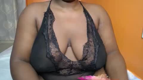 Snapshot of lomyenom56 chatting on 12, 5, 2026 lomyenom56 online show from 12, 5, 2026