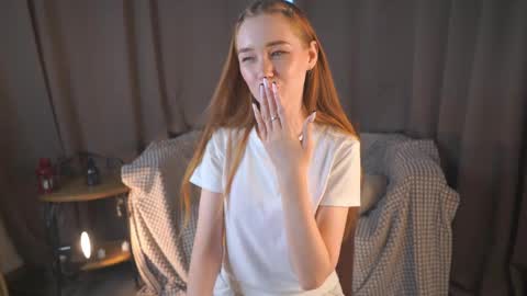 Snapshot of lonabirdon chatting on 23, 5, 2026 Mary online show from 23, 5, 2026