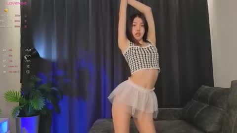 Snapshot of loney__tunes chatting on 7, 11, 2025 Shy EvaStreams are everyday 9 AM - 3 PM GMT 3 online show from 7, 11, 2025