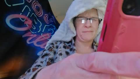 Londoncashmere69  online show from 4, 12, 2024