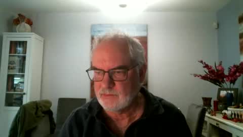 Snapshot of loop102 chatting on 27, 12, 2024 loop102 online show from 27, 12, 2024