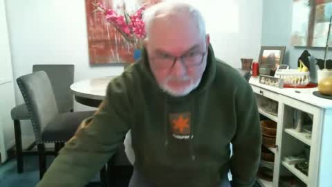 Snapshot of loop102 chatting on 30, 9, 2025 loop102 online show from 30, 9, 2025