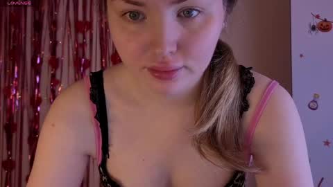 Snapshot of lora_amber chatting on 7, 6, 2026 Lora online show from 7, 6, 2026
