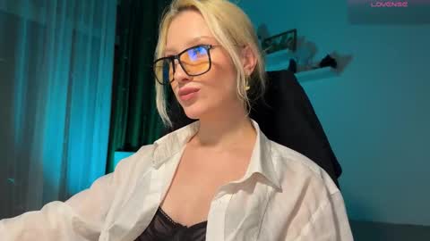 Lora heil online show from 19, 1, 2026