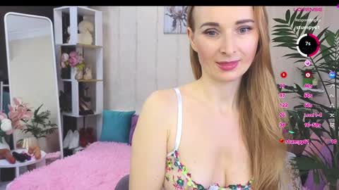 LoraColins online show from 23, 1, 2025